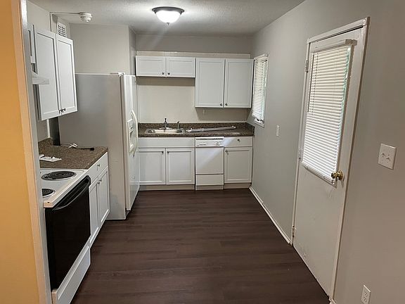 2nd image of 1818 Canterbury Dr