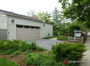 337 Chestnut St, Barrington, IL 60010