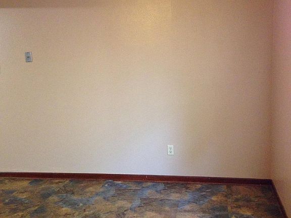 5th image of 129 Clarence Ave