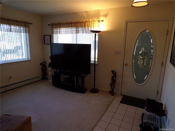 5th image of 411 Plover Ct