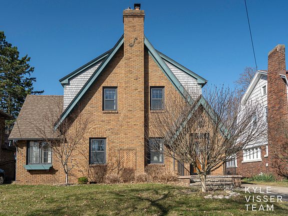 2nd image of 2025 College Ave SE