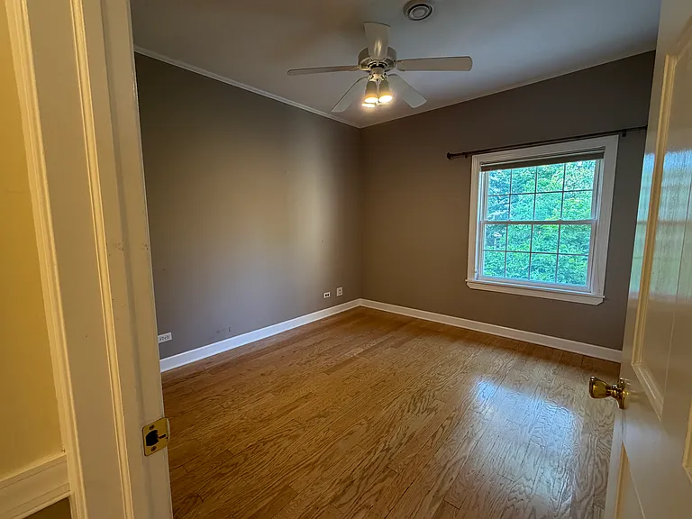 1913 W Estes Ave — Photo 16