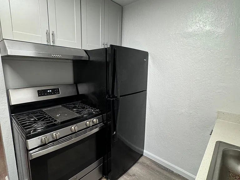 165 4th St #1 — Photo 4