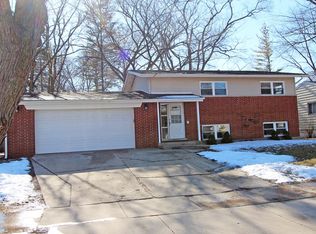 656 Briar Rd, Wauconda, IL 60084