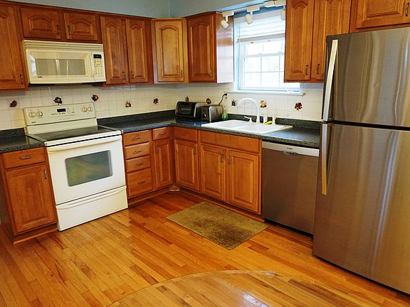 2nd image of 3342 Pierson Dr