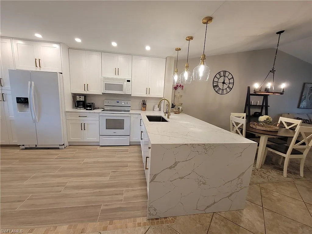 2 bed, 2.0 bath, 1022 sqft, $2,300 — Photo 1