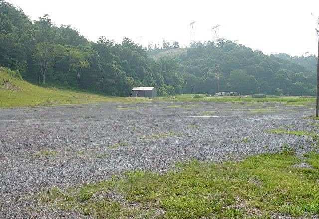 2nd image of 924 County Road 400