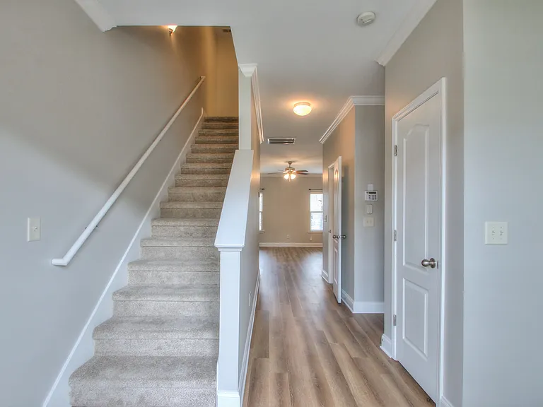 735 Tulip Grove Rd — Photo 3