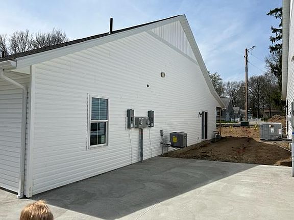 4th image of 1825 N Wooster Ave #1825