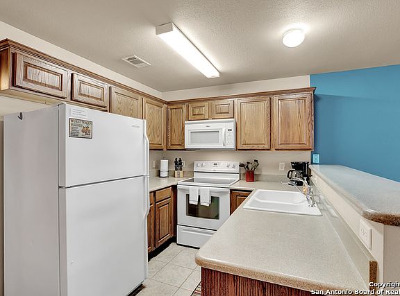 4th image of 730 Mather St #302
