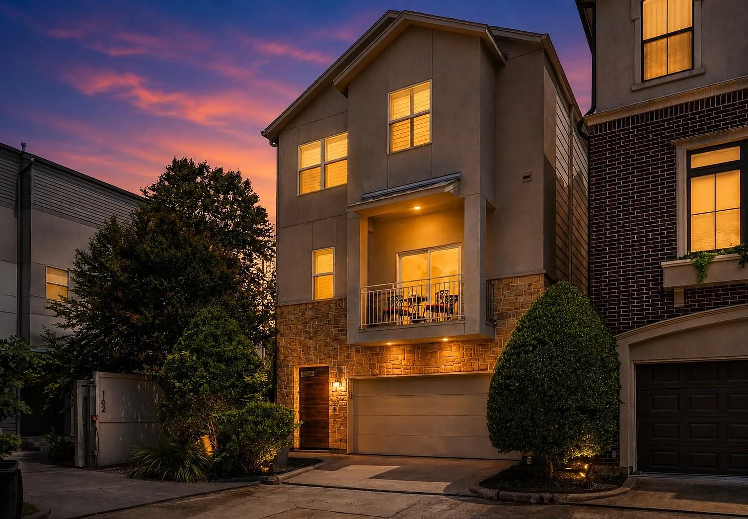 3 bed, 3.5 bath, 2705 sqft, $3,950 — Photo 1