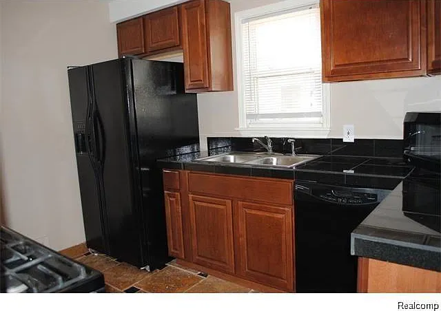 23269 Ithaca Ave — Photo 4