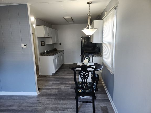4th image of 303 S Hammes Ave