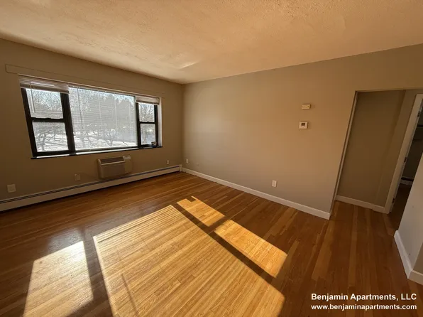 270 Grove St #8, Auburndale, MA 02466