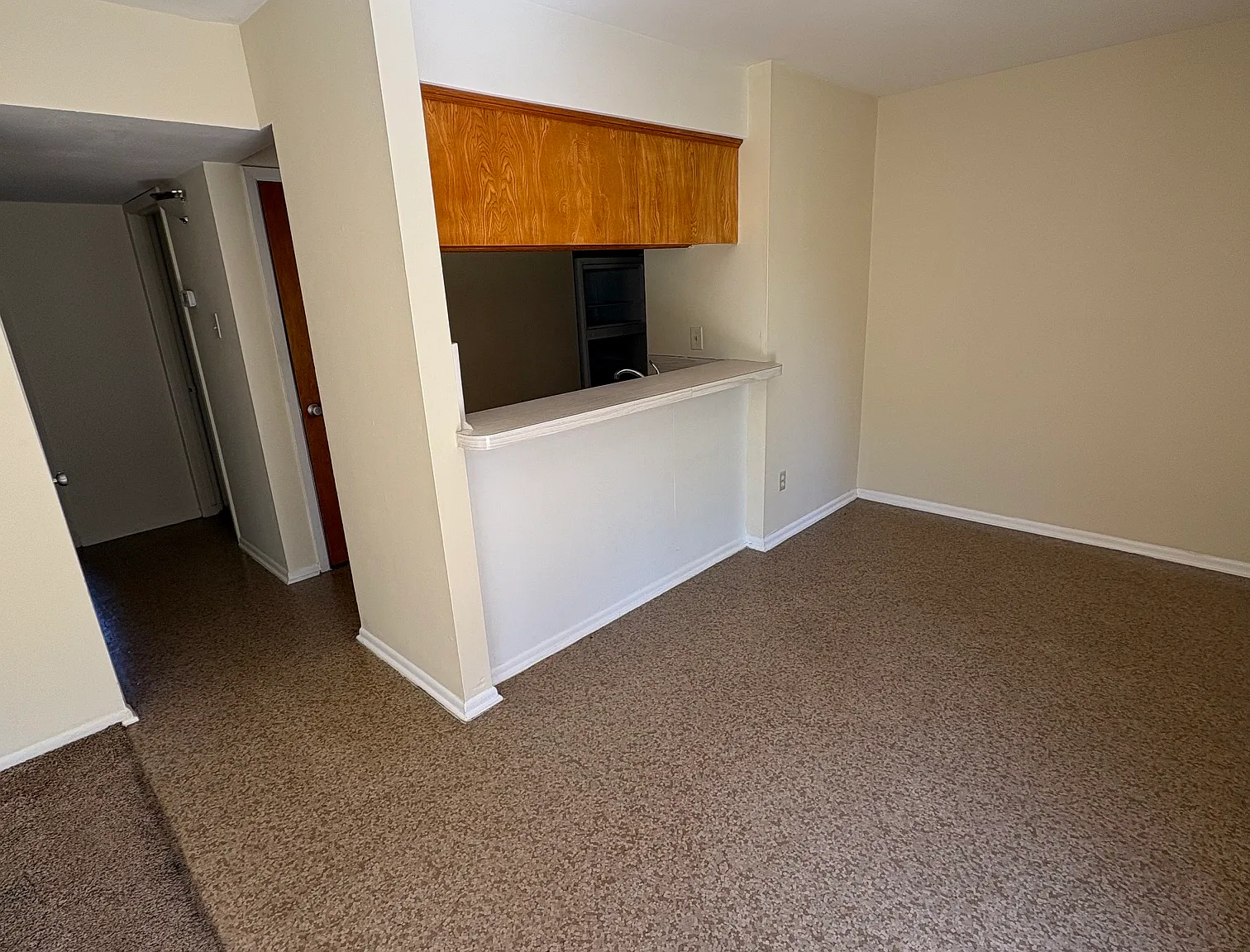 2 bed, 650 sqft, $900 — Photo 2