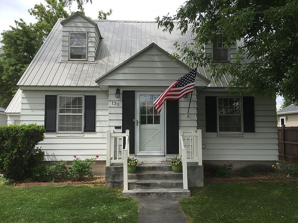1st image of 135 E 16th St