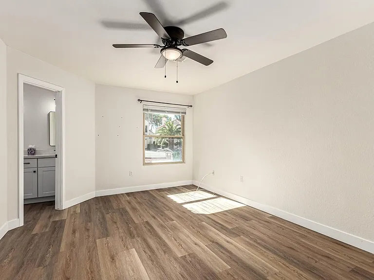 1538 E Laurel Ave — Photo 15