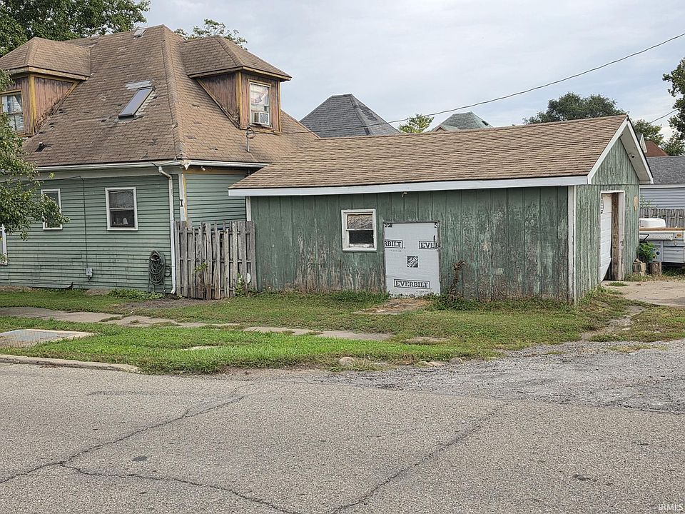 2nd image of 253 E 9th St