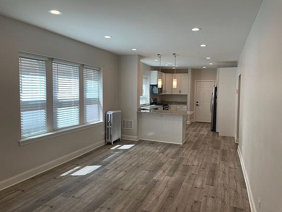 3rd image of 3740 W Eastwood Ave #2
