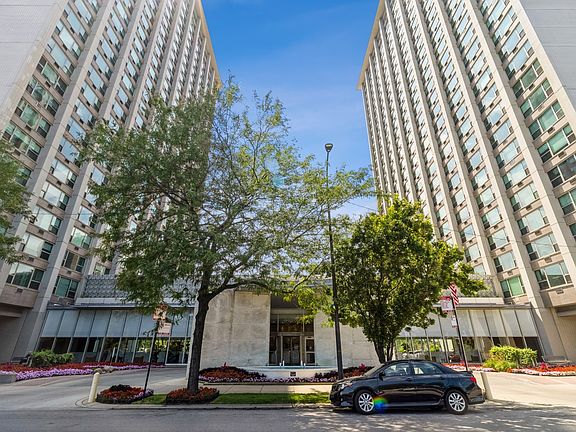 2nd image of 3600 N Lake Shore Dr APT 505