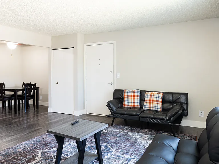 Glendale Apartments — Photo 8