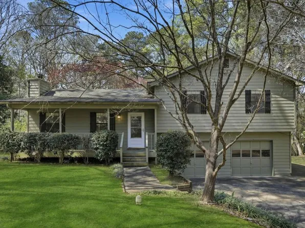 6040 Austin Dr SW, Mableton, GA 30126