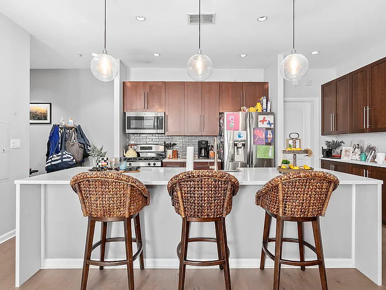 1100 Adams St #412 — Photo 4