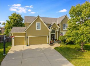 2220 SW Hawk View Rd, Lees Summit, MO 64082