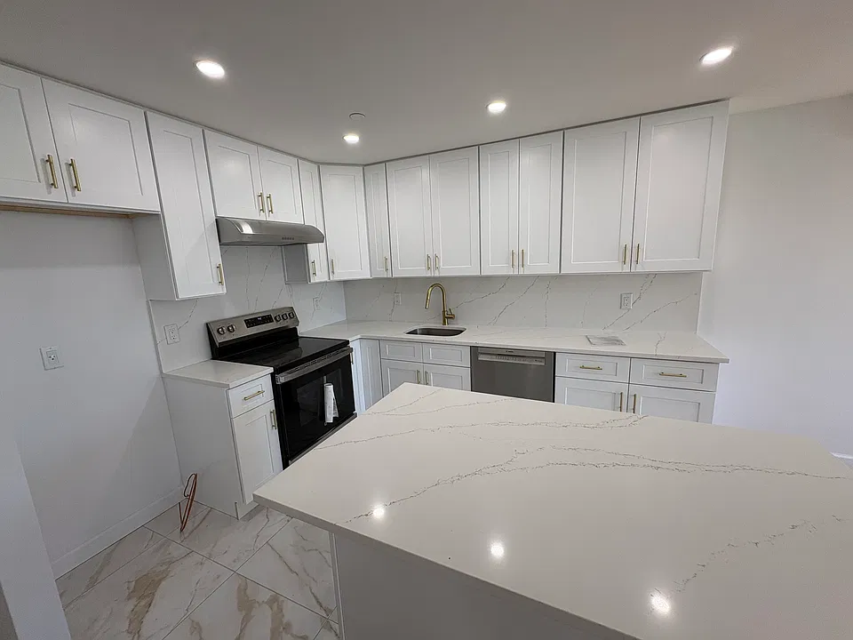 137 Bay 11th St #3