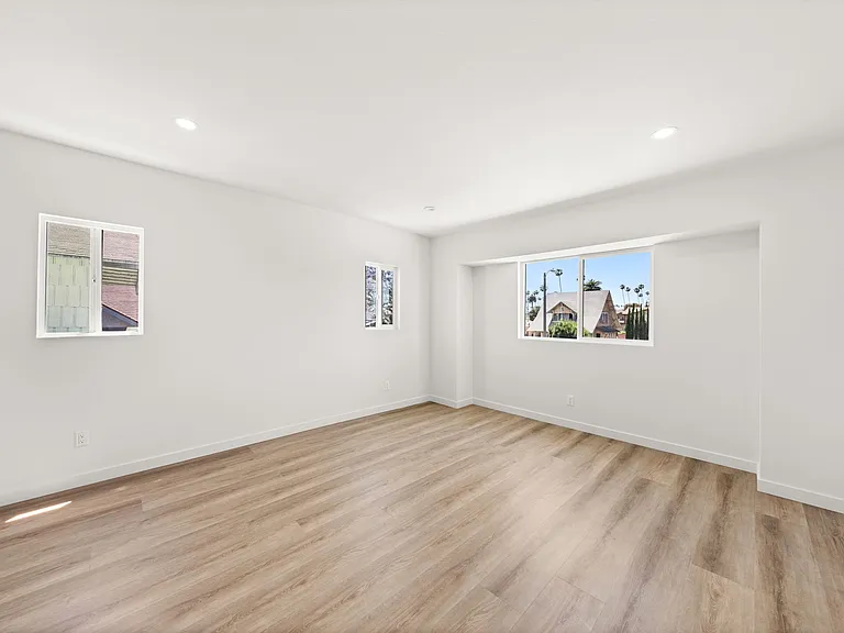 4700 S Gramercy Pl #4702 — Photo 9