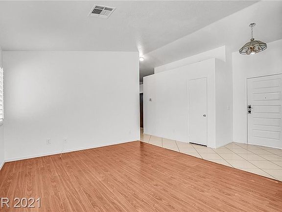3rd image of 1612 Crystal Gem St