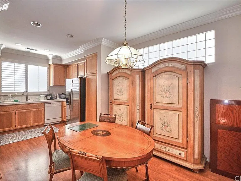 9040 Jacaranda Ln — Photo 4