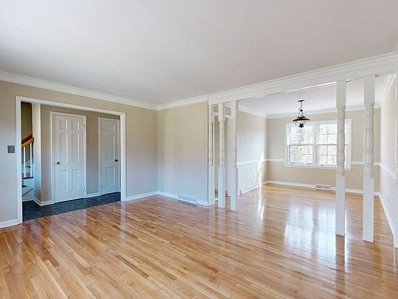 4th image of 133 Briarcliff Ln