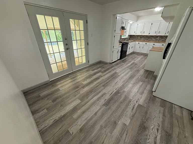1001 Goode Dr — Photo 9
