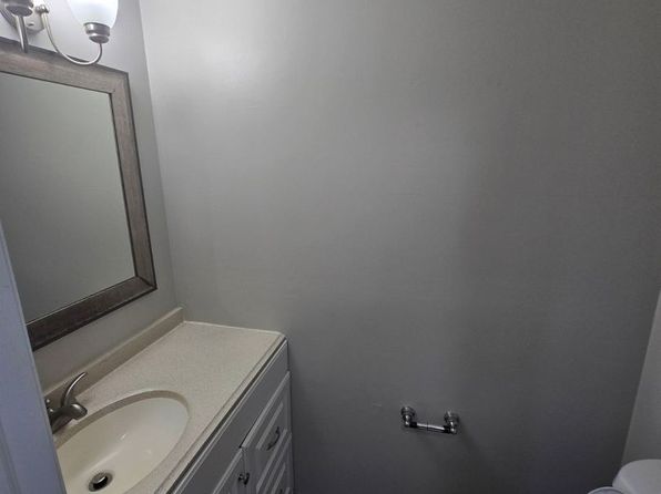 20 Carriage Ln APT 16