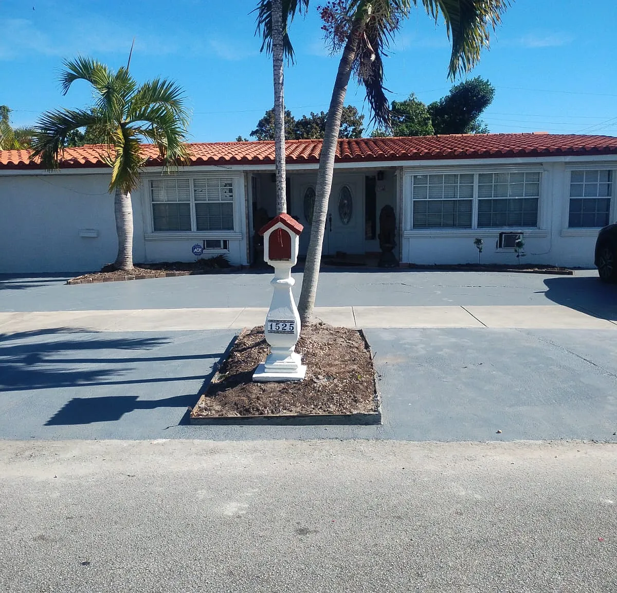 5 bed, 3500 sqft, $4,500 — Photo 1