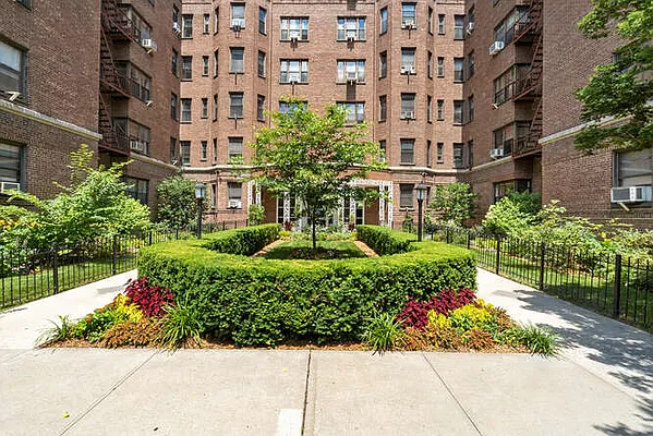 Sold by Remax City Square | media 15