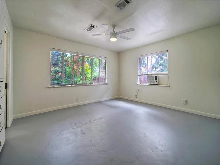 1803 Pearl St — Photo 11