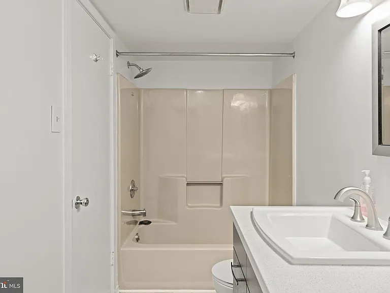 2204 Sandra Rd — Photo 37