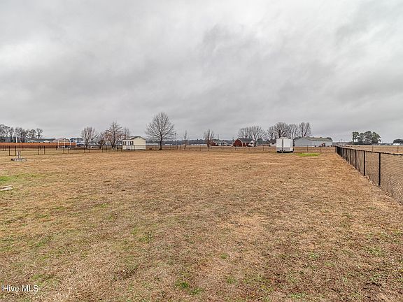 4th image of 201 Labrador Court