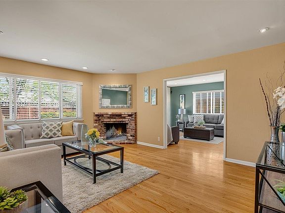 4th image of 4428 Scottsfield Dr