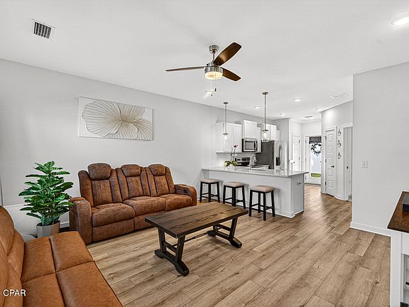 2nd image of 352 Arrowwood Blvd