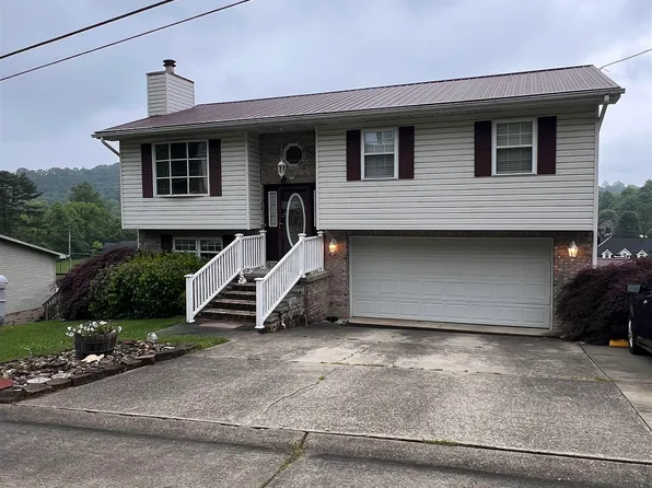 12 Regal Oaks, Barboursville, WV 25504