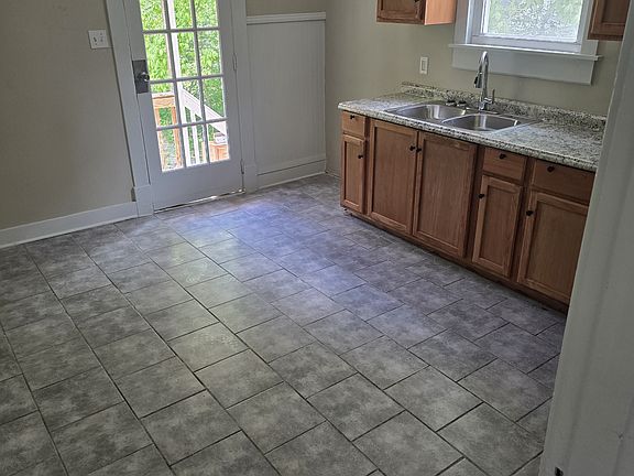 4th image of 2504 Forthmann Pl #1