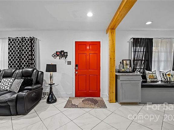 5th image of 708 Dogwood Dr