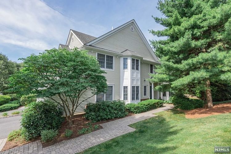 1st image of 701 Stonewall Ct