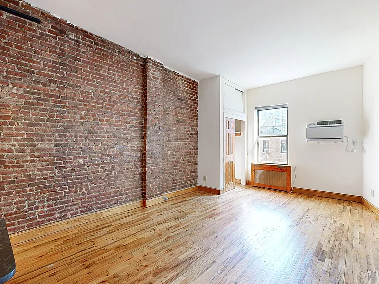 323 W 75th St #4C — Photo 1