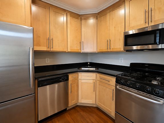 4th image of 432 E 13th St #C-23