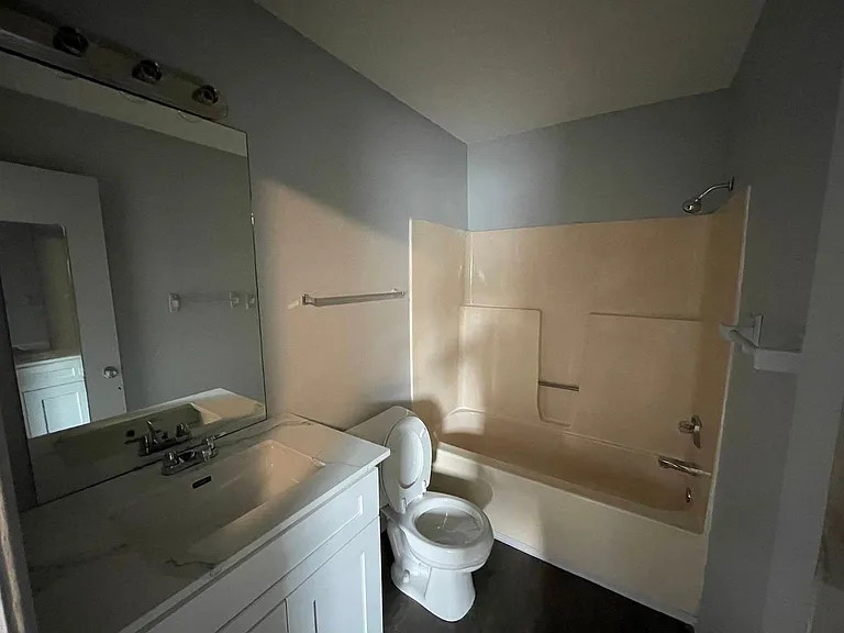 2005 Belt St #10 — Photo 11