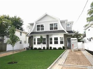 9 Mohegan Ave, Port Washington, NY 11050